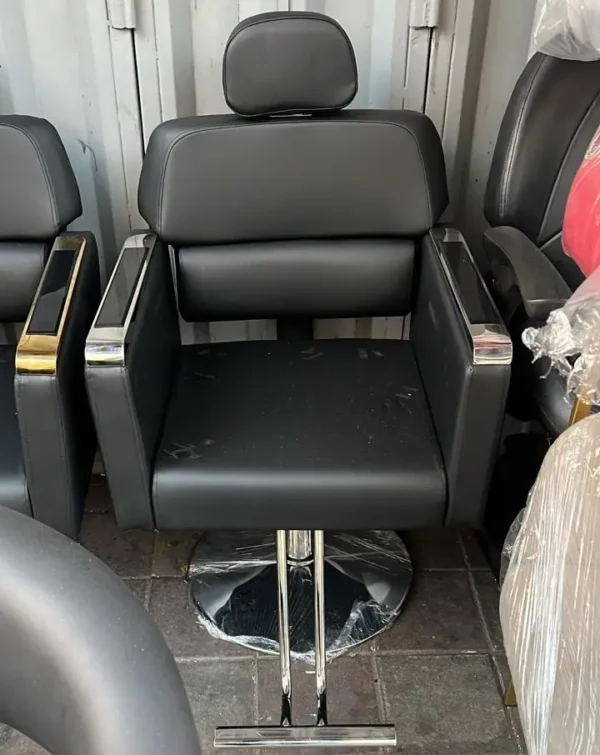 Chaise de Coiffure Professionnelle Noir & Chrome – Design Moderne & Confort ngparfumerie maroc
